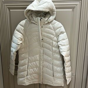 NORTH FACE Beautiful Size Medium Transit Jacket in Vintage White. New With Tags.